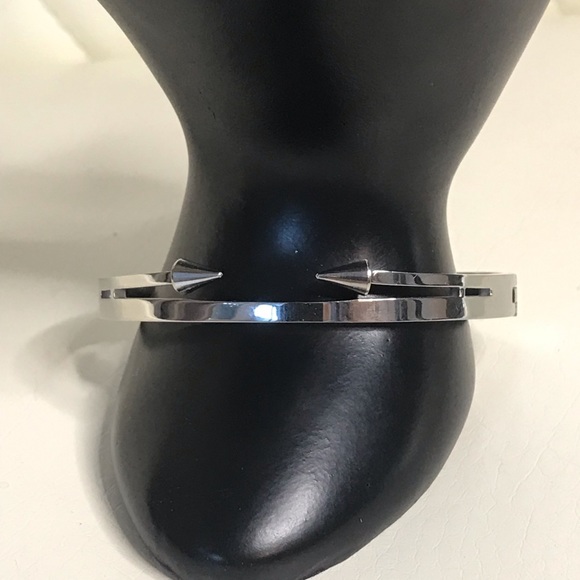 ❌SOLD!❌ Bracelet Double Pointed cone Bangle - Picture 3 of 5